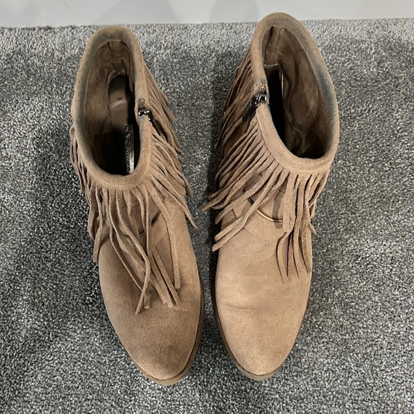 BCBG Generation Short Fringe Boot - Picture 4 of 7